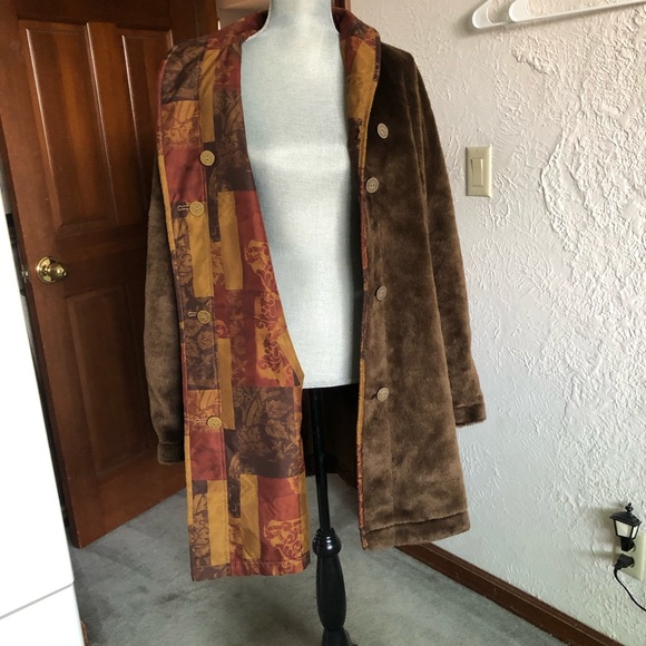 Reversible faux fur coat size Medium - Picture 12 of 14